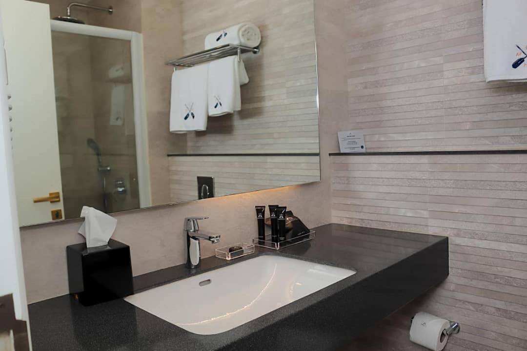 Mamba Point Hotel Freetown Kültér fotó