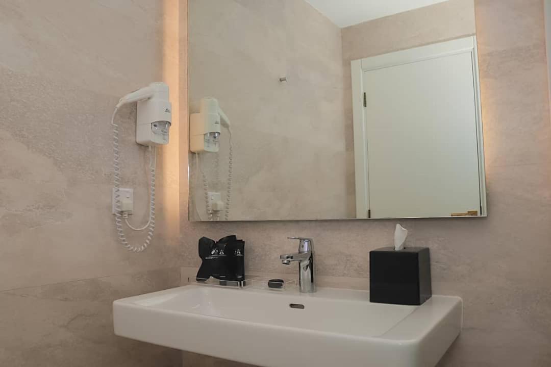 Mamba Point Hotel Freetown Kültér fotó